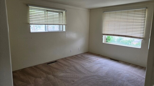 Building Photo - 208 S 400 W