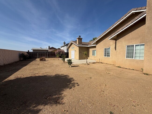 Building Photo - 611 Winners Cir
