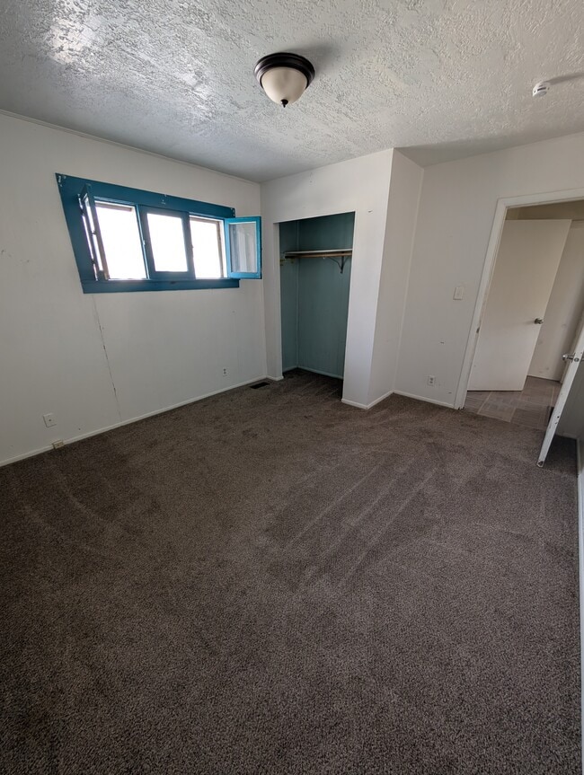 Building Photo - 346 N Main St