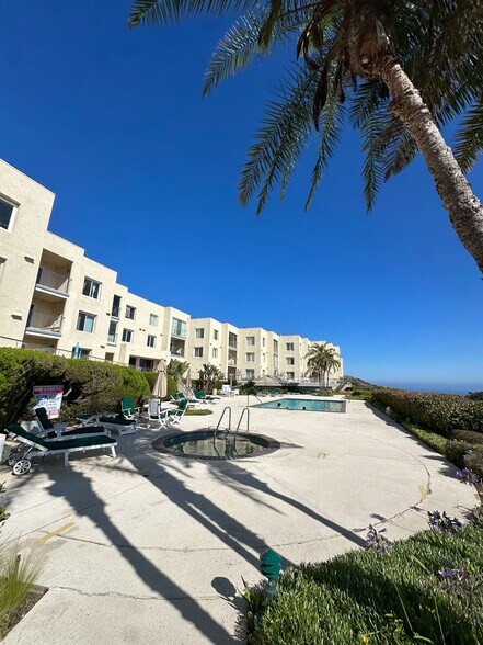 Building Photo - 3200 La Rotonda Dr