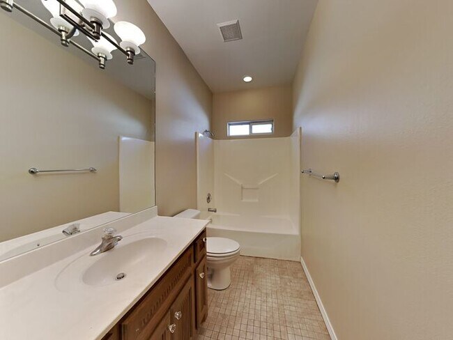 Building Photo - No Application Fees* $1000 off 1st months ...