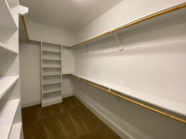 Building Photo - 131 Barclay Valley Dr
