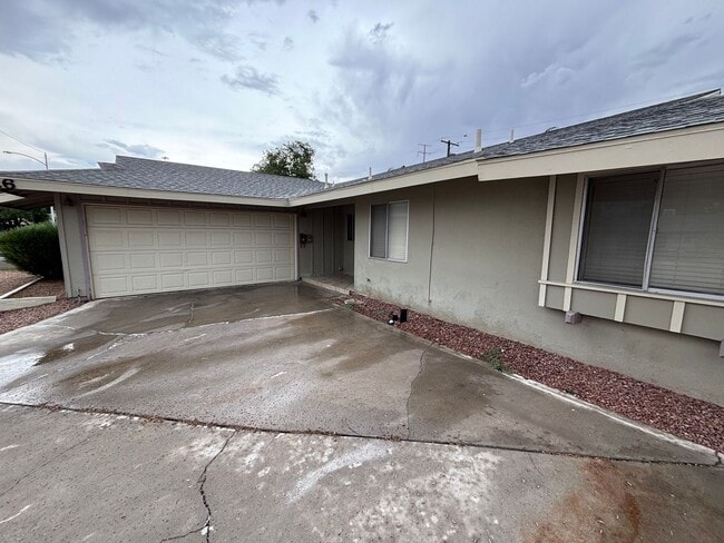 Building Photo - Beautiful single story 3BR/2BA home locate...