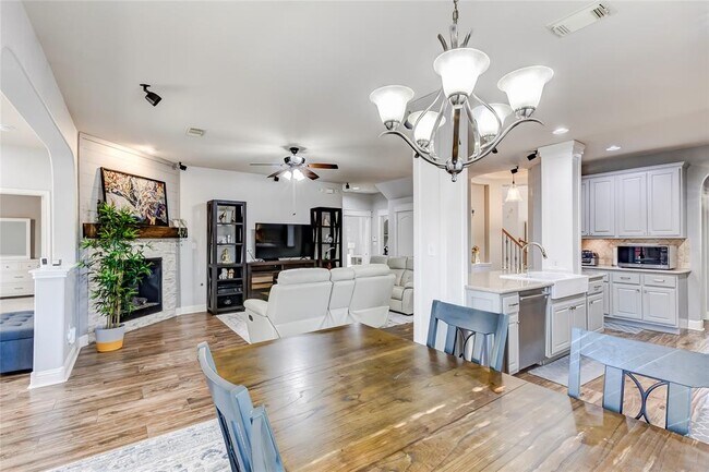 Building Photo - 2500 Charolais Ct