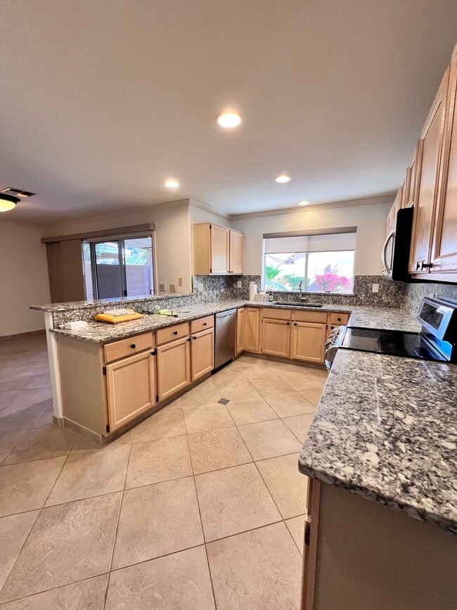 Building Photo - Ahwatukee Charmer!