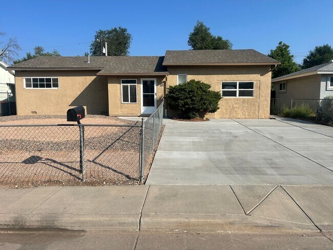Building Photo - 88 Rose Dr