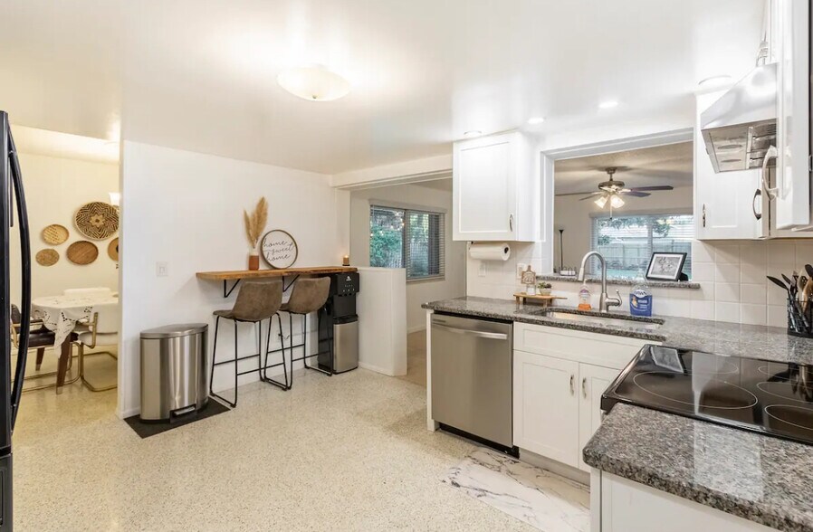 Building Photo - 1447 Caribbean Dr