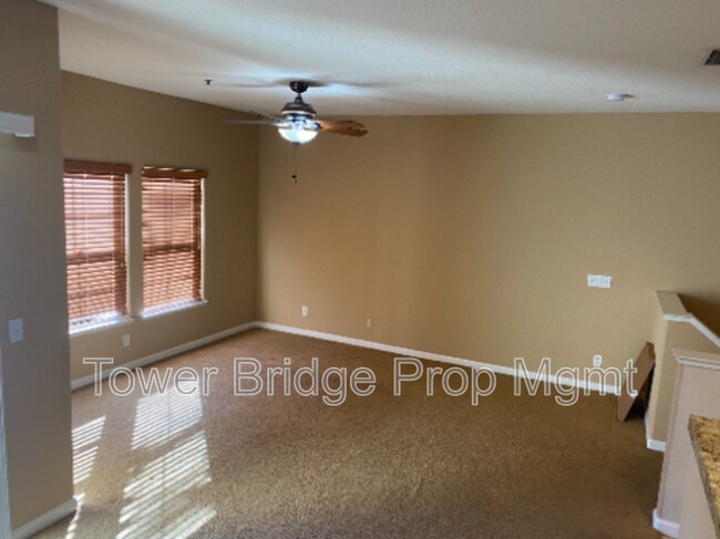 Building Photo - 3301 N Park Dr