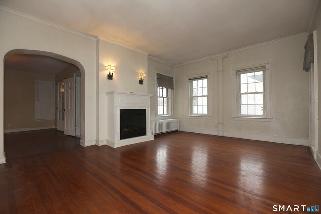 Building Photo - 458 Palisado Ave