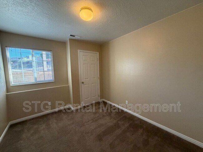 Building Photo - 180 E 100 N