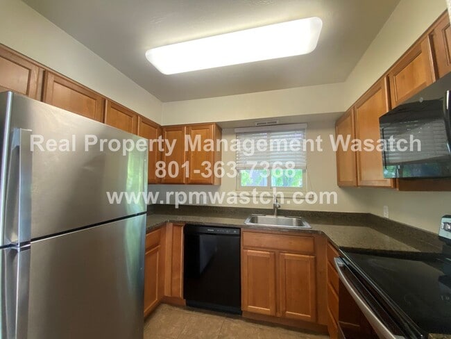 Building Photo - Come See This Great 2 Bedroom 1 Bath Condo In Salt Lake City!