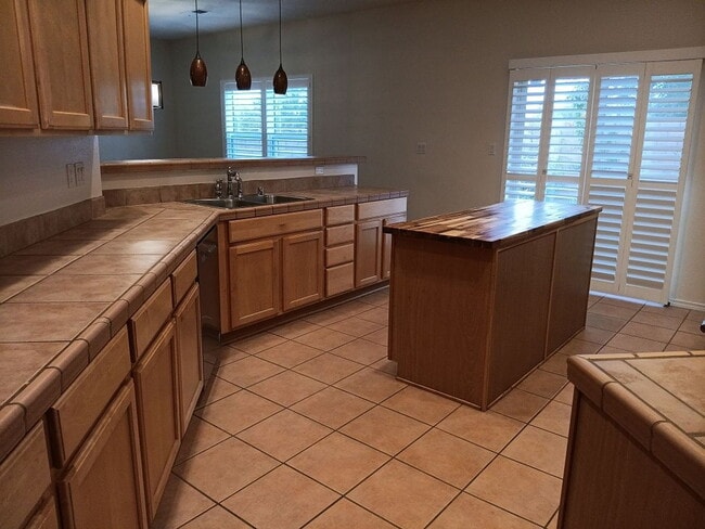 Building Photo - Single Family Home