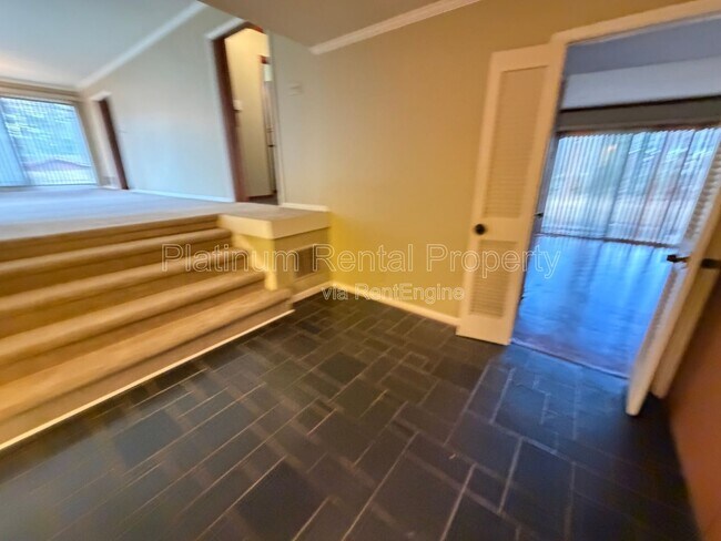 Building Photo - 2867 Monica Ct SW