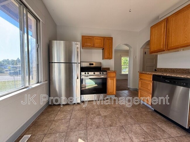 Building Photo - 511 33rd St N