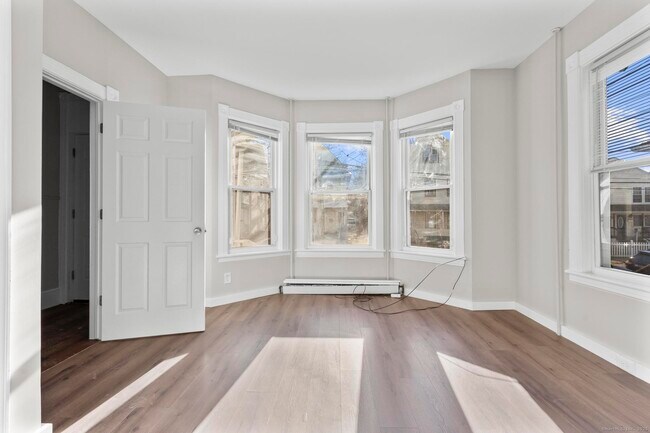 Building Photo - 394 Gregory St