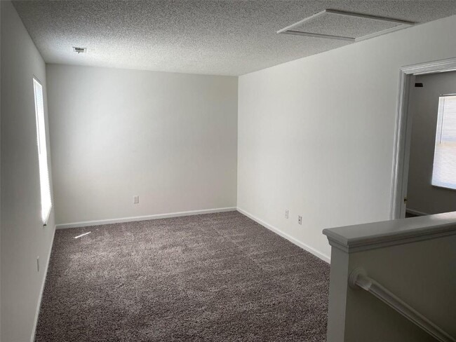 Building Photo - 30 Chesterfield Ct