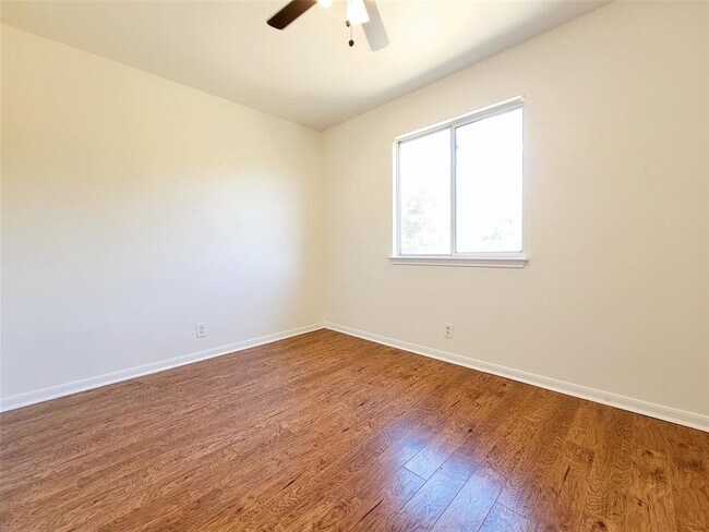Building Photo - 7400 Muffin Dr