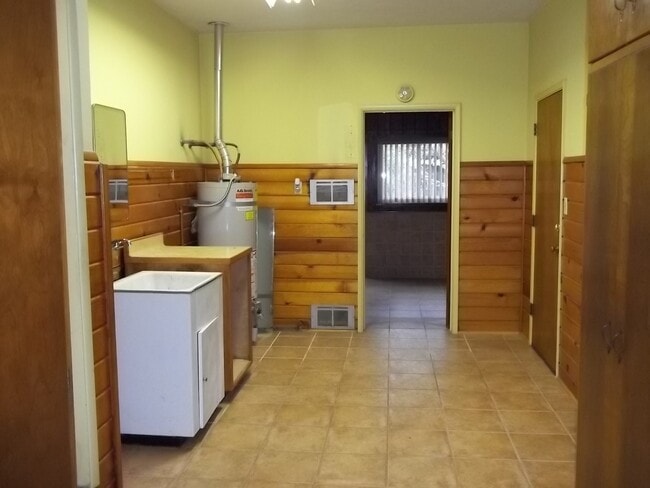 Building Photo - 258 W San Madele Ave