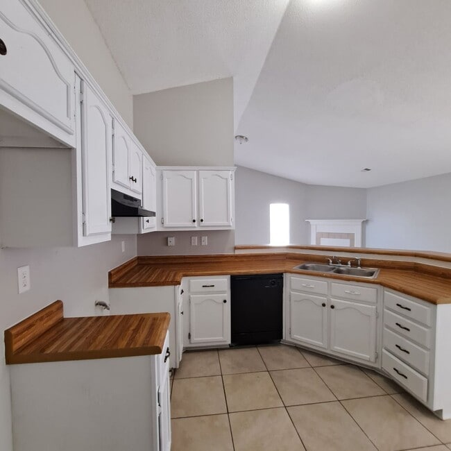 Building Photo - 7340 Dunbarton Dr