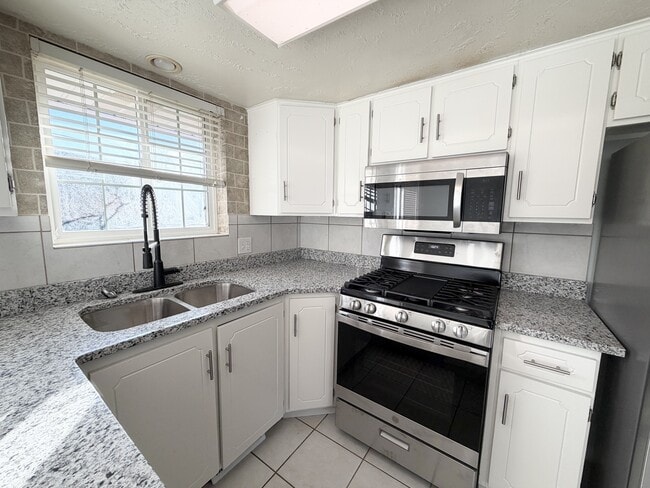 Building Photo - 786 San Simeon Way