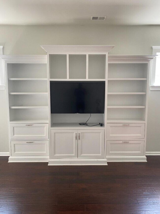 Building Photo - 4221 Courtly Ln