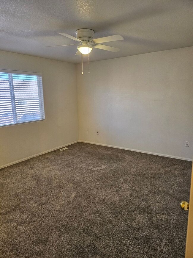 Building Photo - ALL PROSPECTIVE TENANTS MUST SUBMIT A $58 NON-REFUNDABLE APPLICATION FEE PER APPLICANT ONLINE AND...