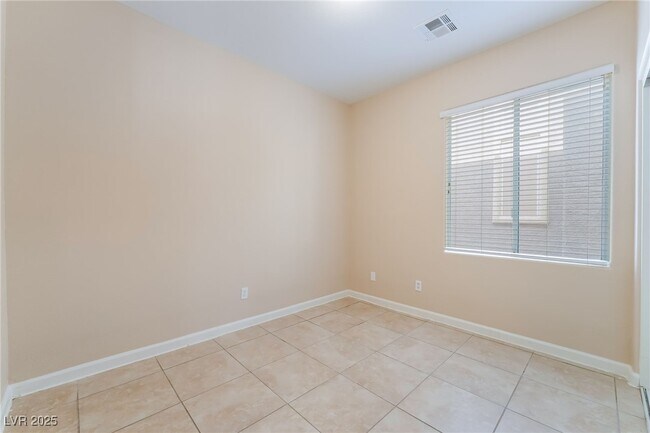 Building Photo - 5086 Echo Shire Ave