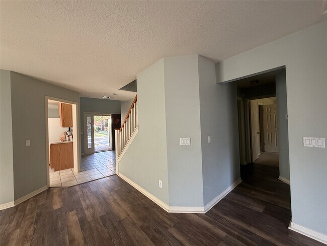 Building Photo - 523 Earls Ct Dr