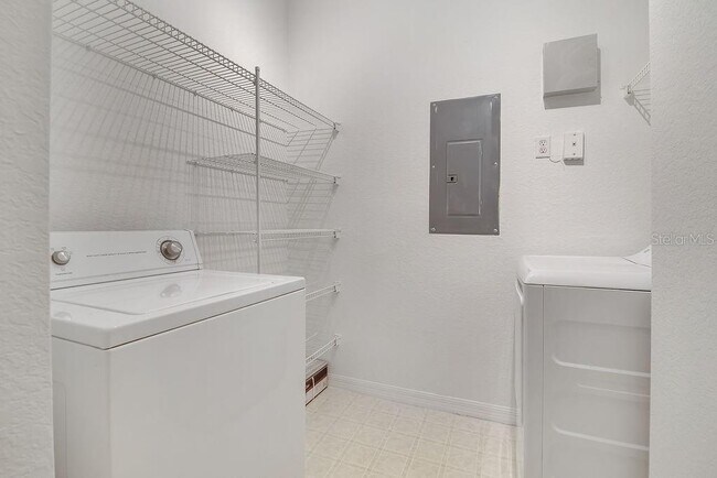 Building Photo - 8915 Legacy Ct