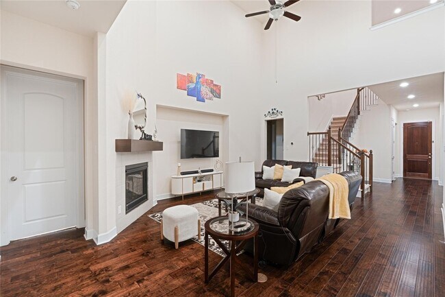 Building Photo - 228 Lockhart Lp