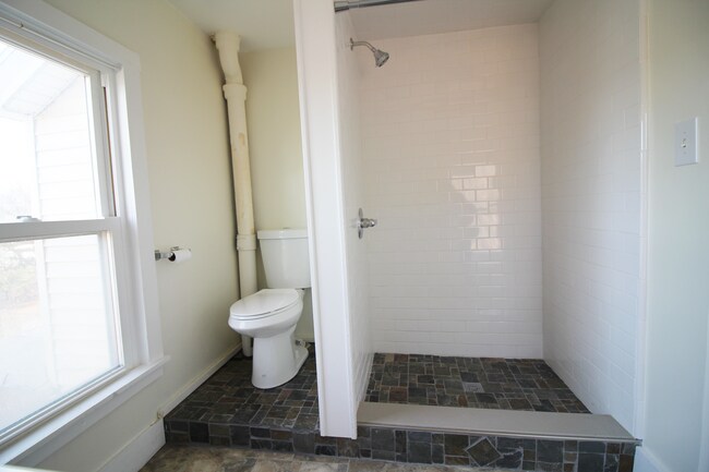 Building Photo - 165 W Main St