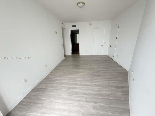 Building Photo - 15901 Collins Ave