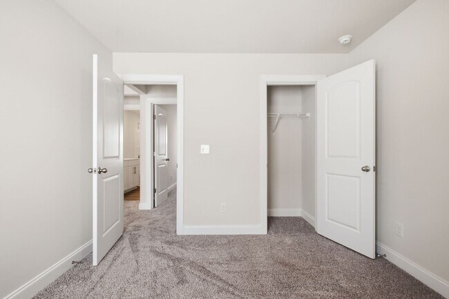 Building Photo - Modern 4-Bedroom Nashville Home with Sleek Contemporary Finishes