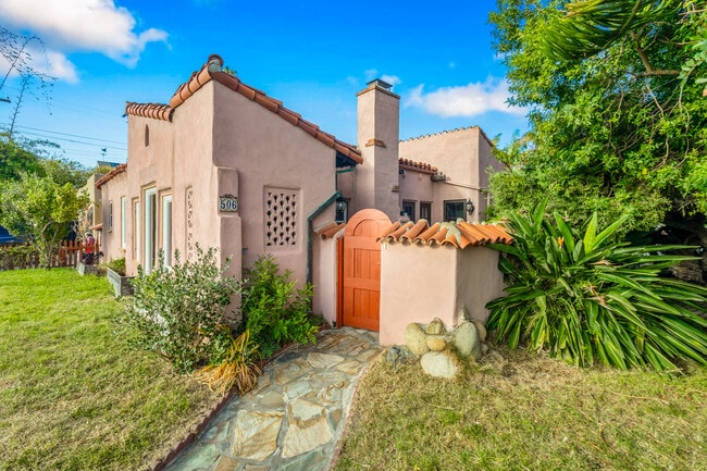 Building Photo - 506 Palomar Ave