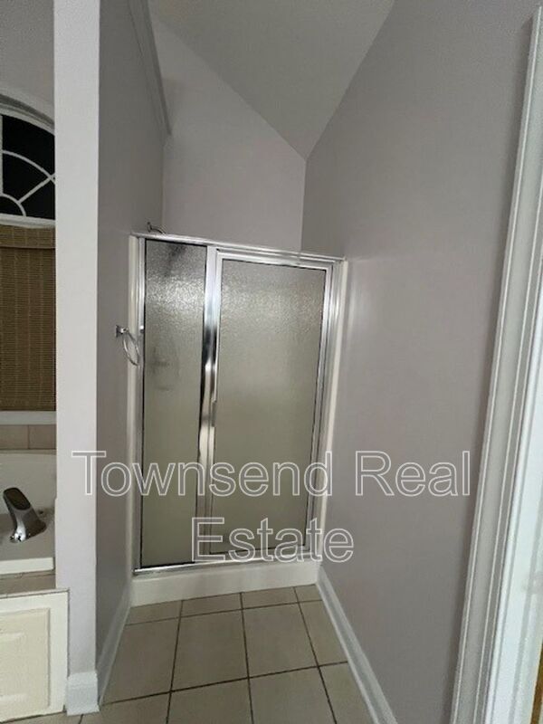 Building Photo - 305 W Summerchase Dr