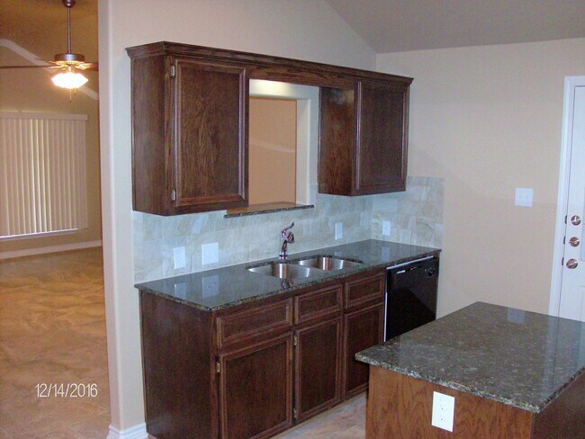 Building Photo - Viewable 1/6/2026 Text 201-231-7228 for more information