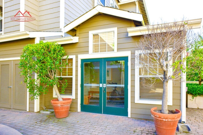 Building Photo - 2160 Santa Cruz Ave