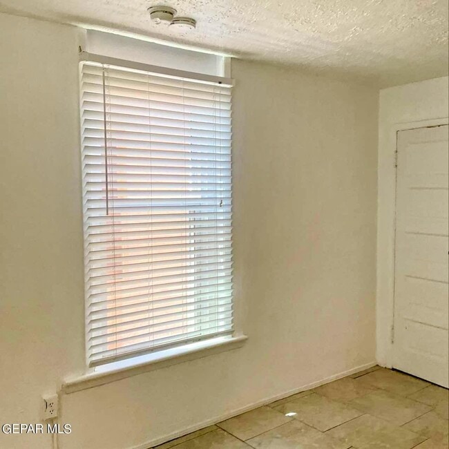 Building Photo - 1526 Yandell Dr