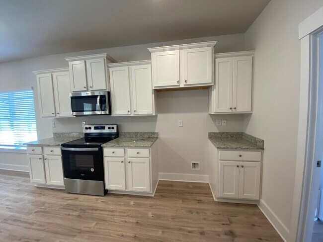 Building Photo - 3398 Southwind Dr