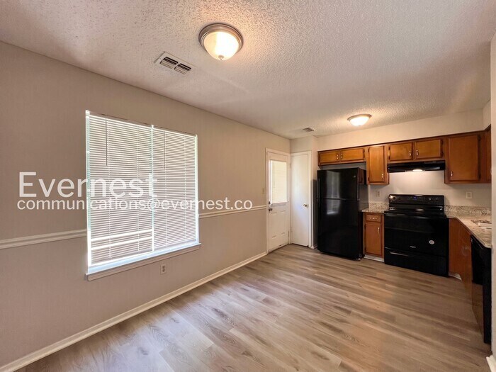 Building Photo - 5565 Chapel Hill Dr