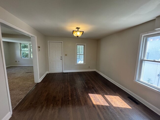 Building Photo - Gorgeous 3 Bedroom UPDATED Single Family Home