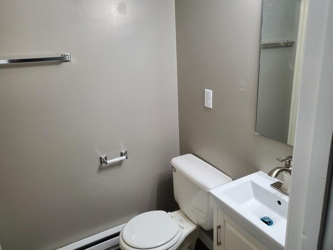 Building Photo - 3 bedroom 2 bath home