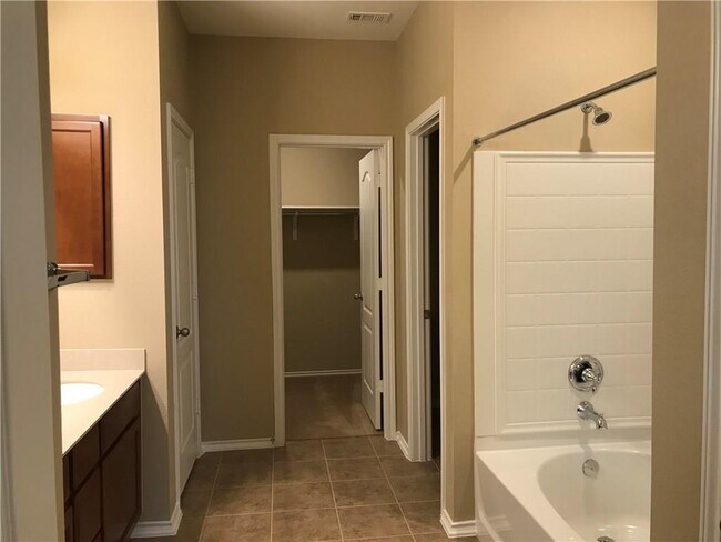 Building Photo - 16615 Brogan Ln