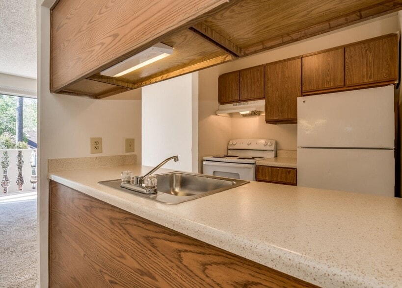 Kitchen (Orchid View) - Brook Pines