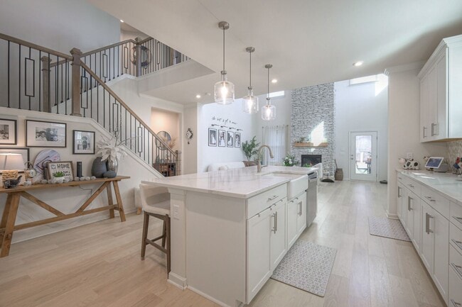 Building Photo - Beautiful 4 bed 3.5 bath over 3000 sq. ft. home with lots of upgrades in Mt. Juliet.  Perfect ent...