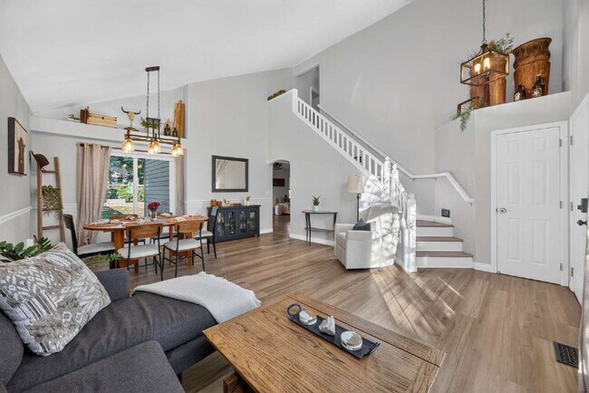 Building Photo - Spacious 4 Bed, 3 Bath Home in the Heart Of Parker, Colorado!