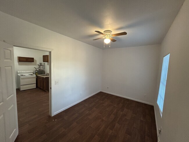 Building Photo - 1303 Bell St
