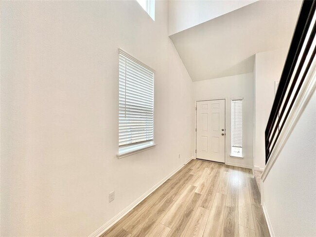 Building Photo - 3200 College Park Dr