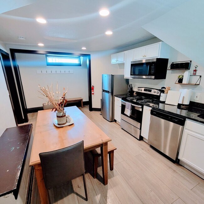 Building Photo - 623 E 100 S