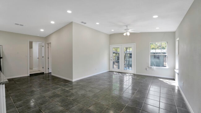 Building Photo - 542 Thorain Blvd
